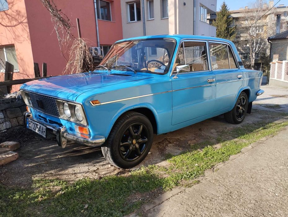 Продавам лада 2103