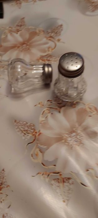 Солонка и перечница. Новые.