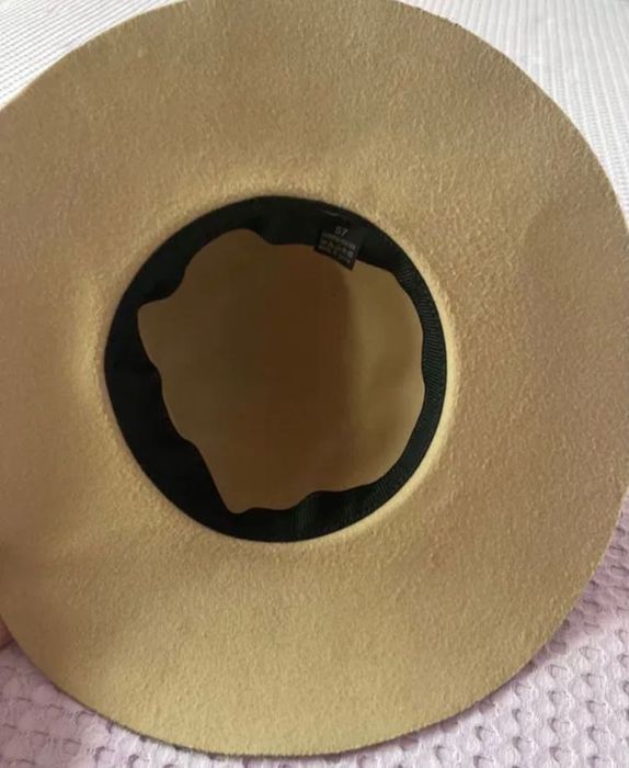 Дамски шапки 4броя