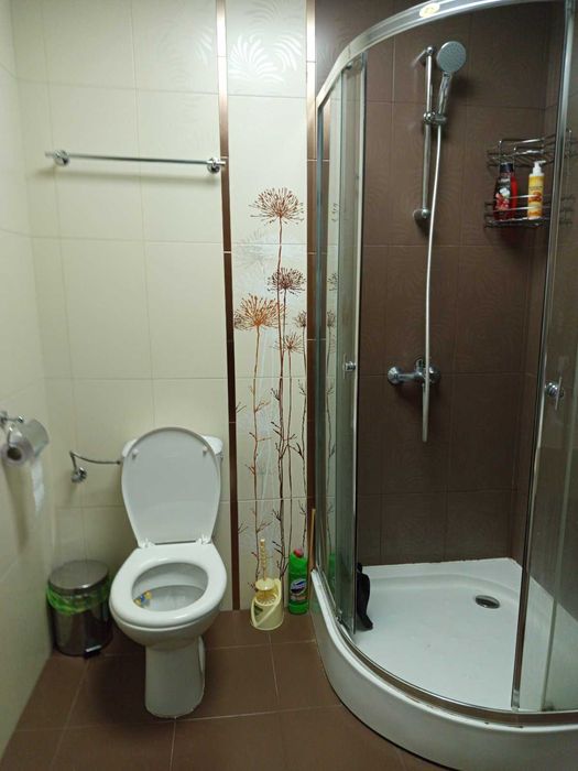 Отдава под наем тристаен апартамент до Манастира