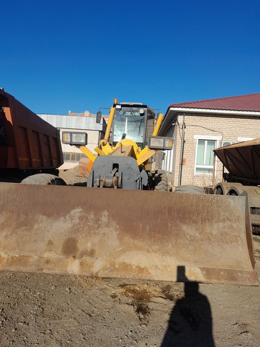 Продам грейдер XCMG 215