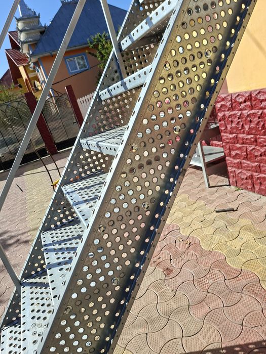 Confectionam scarii metalice zincate exterioare și pentru incendii , p
