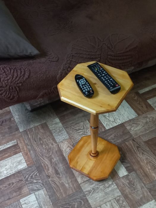 Продам придиванную подставку