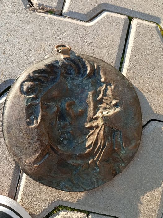 Medalion  vechi din bronz