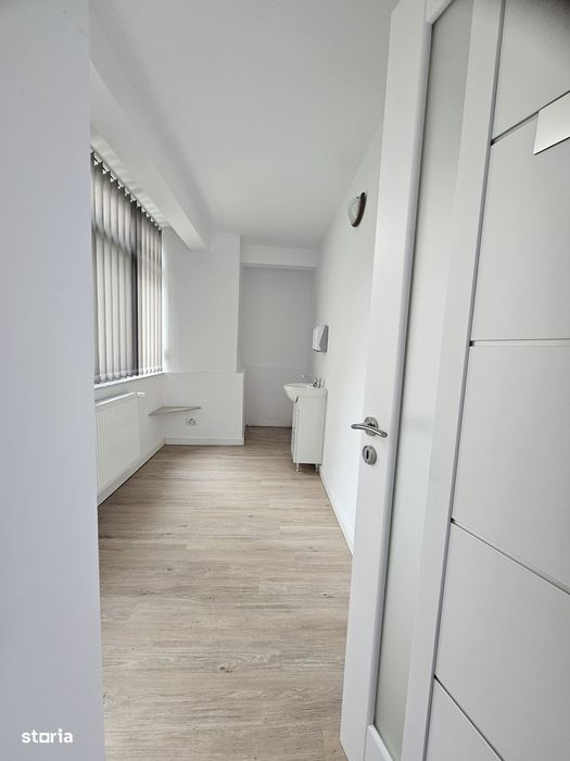 Inchiriez spatiu pentru birou , avocat, salon, diverse aplicatii