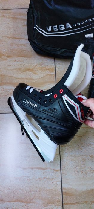 Коньки хоккейные