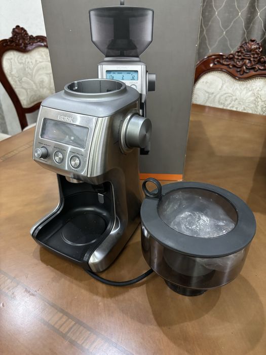 Кофемолка Bork J801