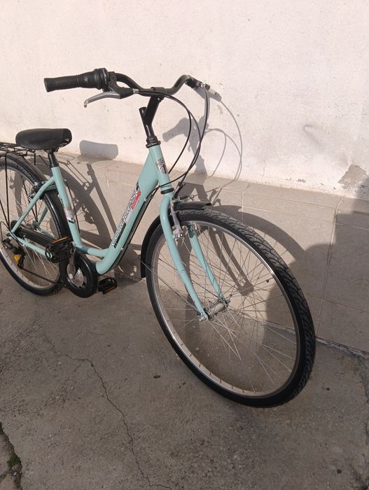 Два броя дамски Велосипеди!