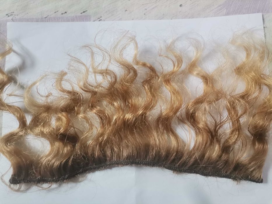 Естествена къдрава коса