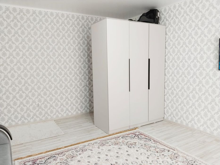 Шкаф почти новый