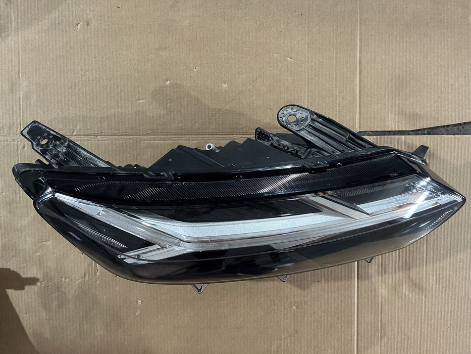 Far dreapta Dacia Logan / Sandero / Stepway / Jogger