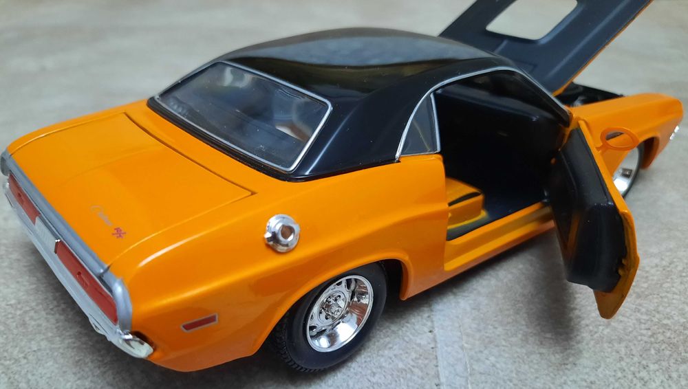 Машинка модель коллекционная