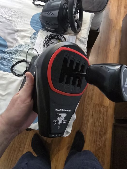 Продавам Trustmaster T300 RS