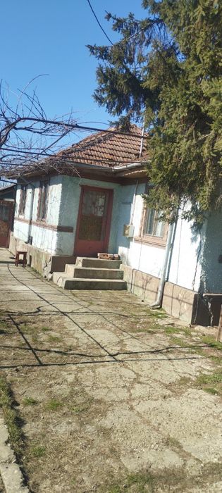 Casă de vânzare locuibilă 860m ,se află în satul Vadu -Parului