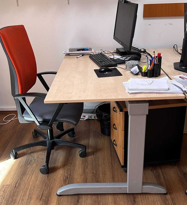 Birou individual marca Techo, foarte solid – mobilier profesional