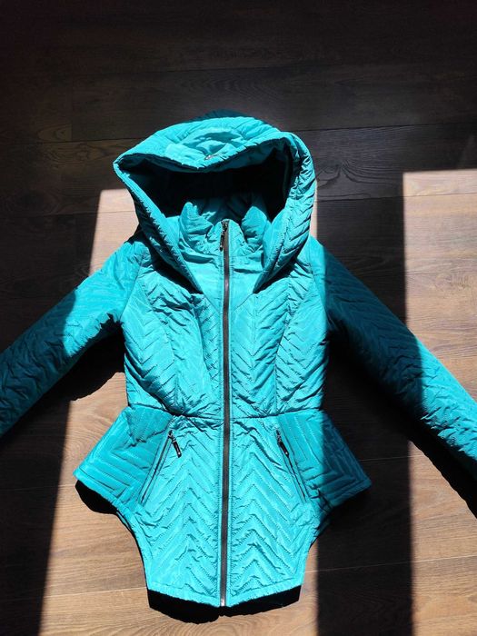 Асиметрично зелено яке на Junona