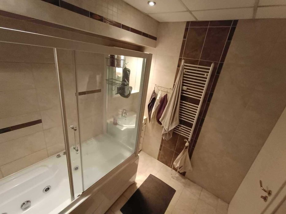 Дава се под наем Тристаен апартамент в София, Център - 75 кв.м за 825 € - Снимка #4