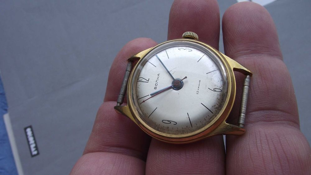 ЧАСОВНИК - "ВОЛНА" / 22камъка позлата - рядко срещан.