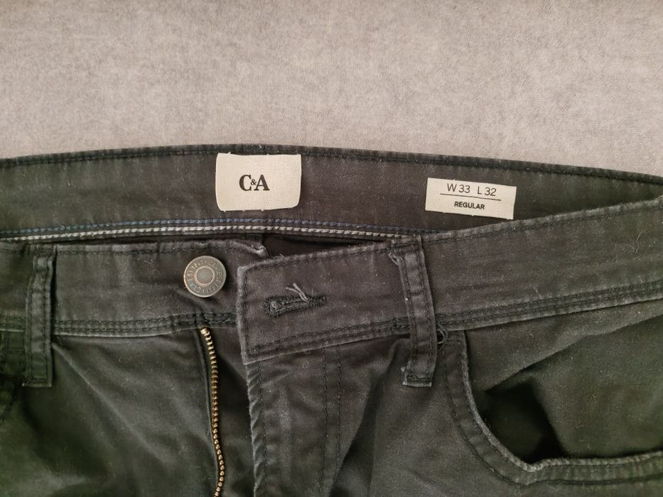 Pantaloni c&a în diferite culori