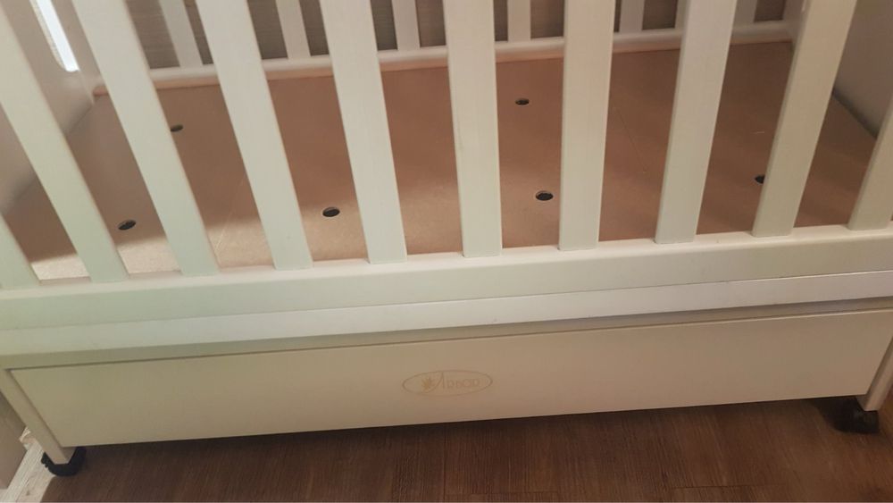 Масивна кошара с матрак