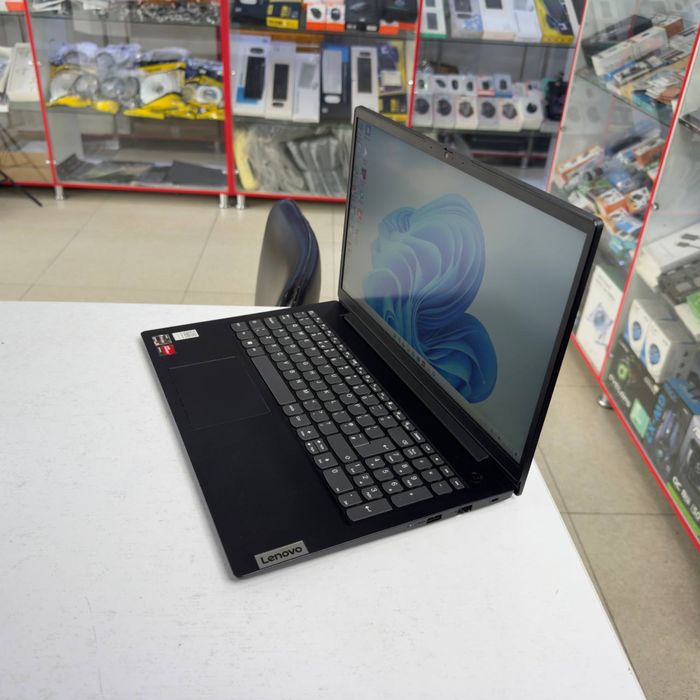 Lenovo AMD RYZEN 3 7320U 5500MHz ddr5 8/256 ssd holati ideal