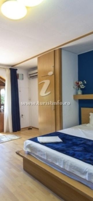 Vilă, pensiune mobilată,utilată. Lângă plajă. 9 camere.
