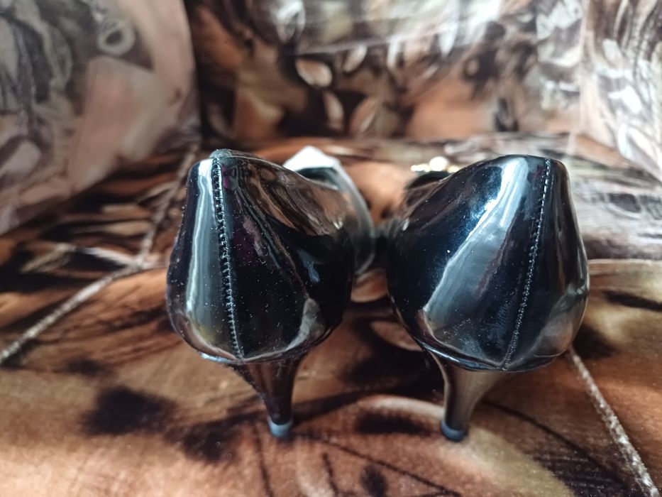 Продам туфли новые