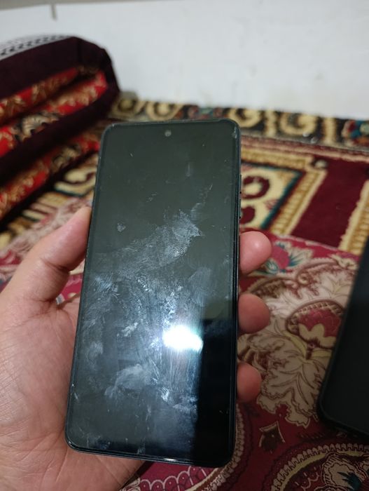 Techno Spark go telefon satiladi baxasi 500 min sum bolatin jeri