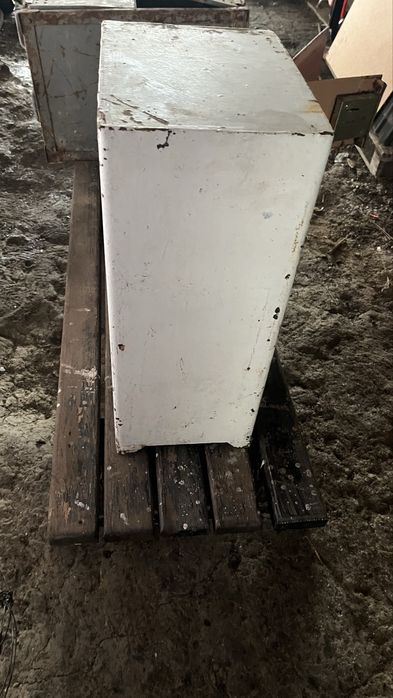 Сейф продам. Размер на фото.