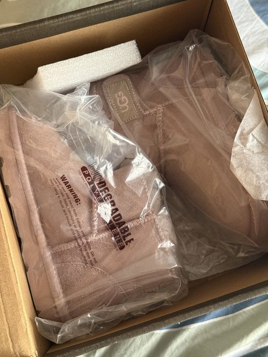 Продам новые детские угги