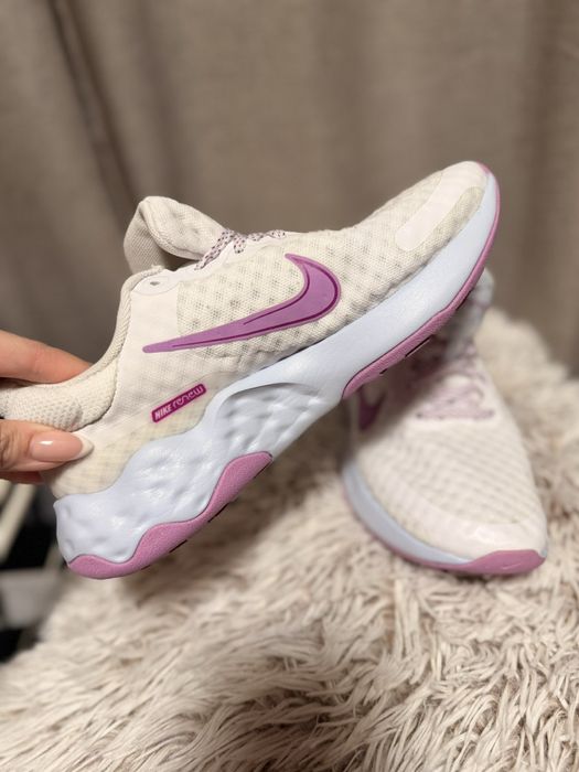 Дамски мараронки Nike renew