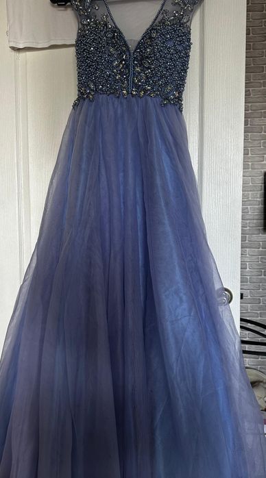 Продам платье вечернее, в отличном состоянии