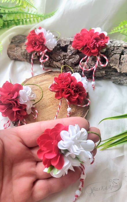 Ръчно изработени мартеници - гривни, брошки, шноли,магнити,венци и др.