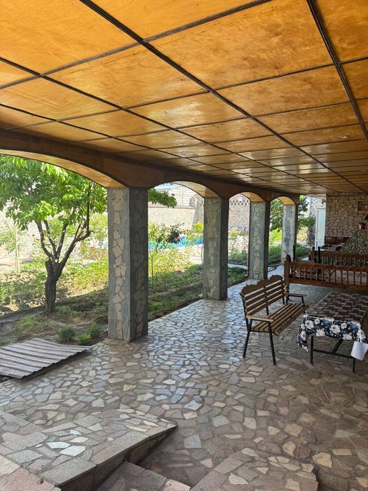 Uy sotiladi 2 etaj 7 sotik