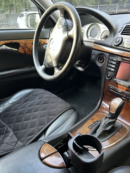 Mercedes Benz e 320 (w211)