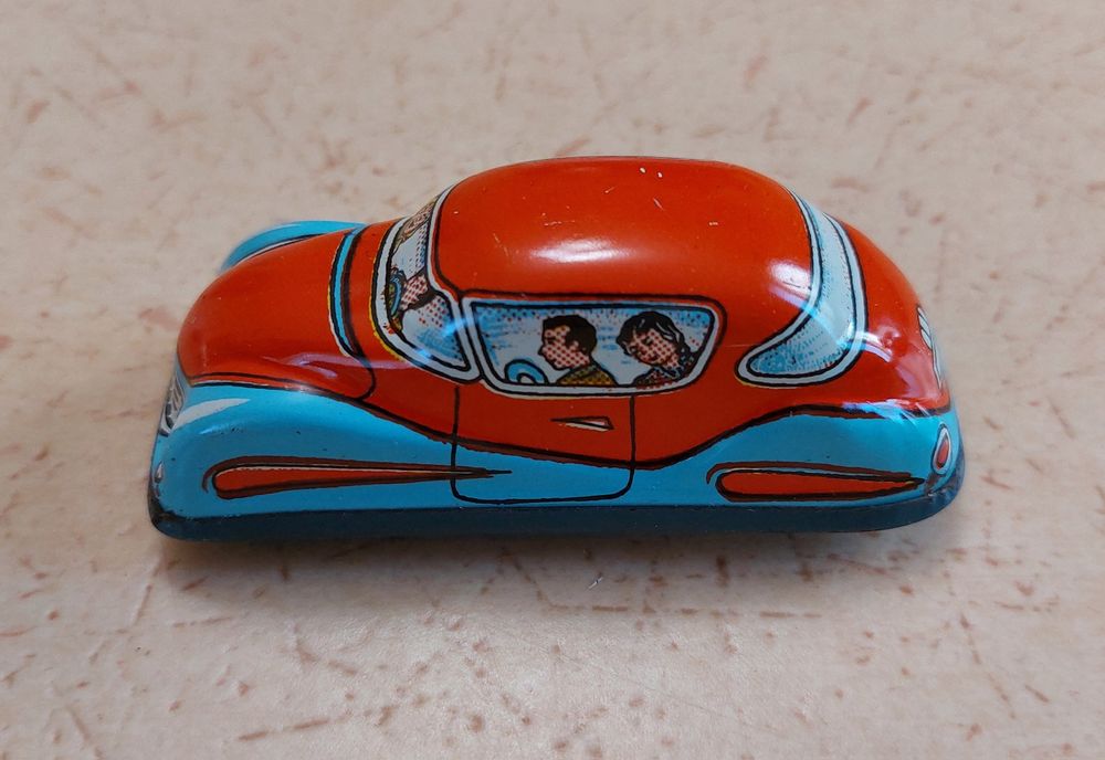 Стари ламаринени колички