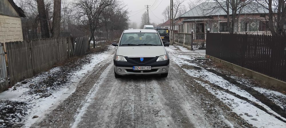 Dacia. Logan. Benzină.