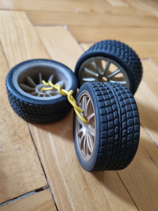 Гуми и джанти за 1. 10 rc onroad  rally  drift  slick