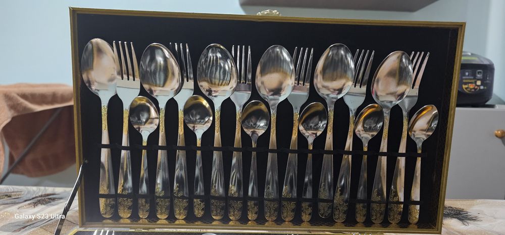 Набор вилок и ложек