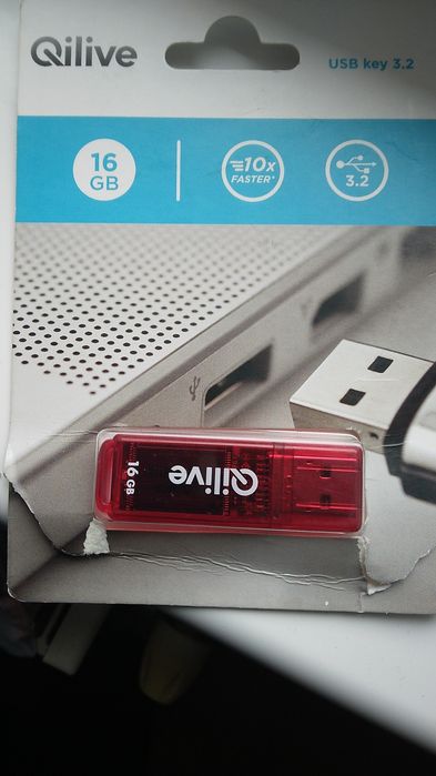 Stick  de 16 gb cu muzică