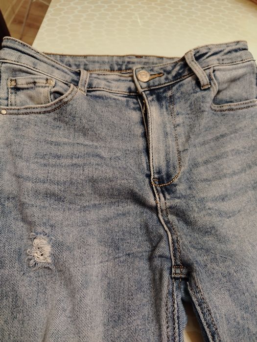 Накъсани дънки с ниска талия