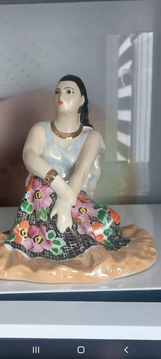 Фарфоровые статуэтки.