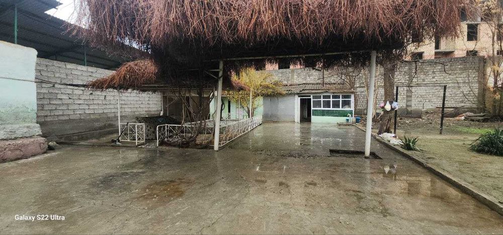 Куп каватли бино куриш учун 14 сотыхли Вокзал томонига ховли жой