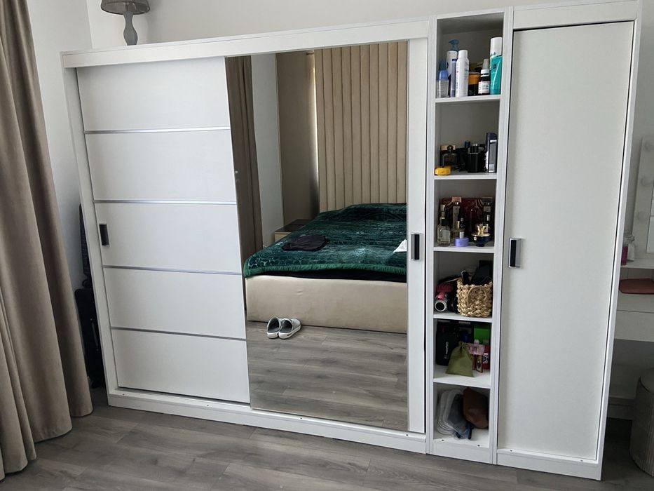 Dulap cu usi glisante si oglinda