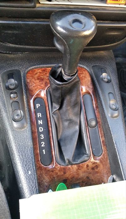 Продавам Опел Омега б