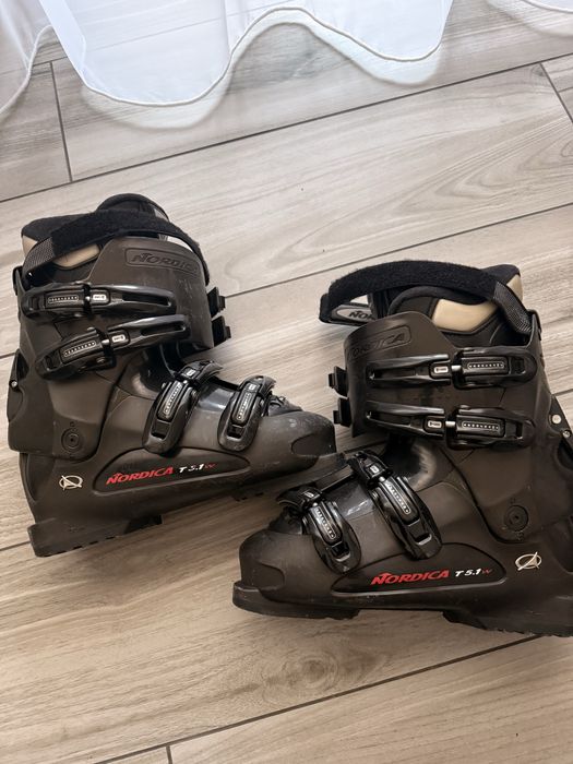 Vând Clapari ski Nordica T5.1 W, damă