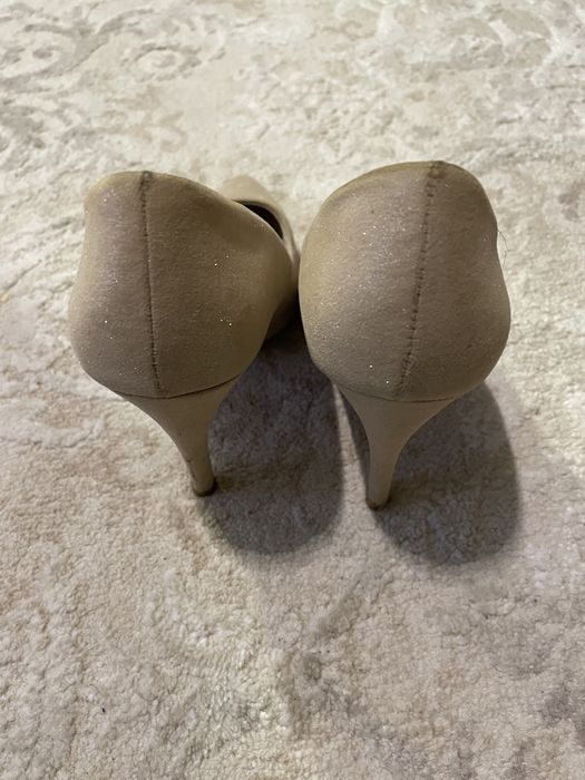 Pantofi cu toc stiletto eleganți