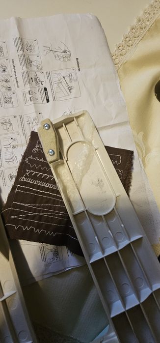 Masina de cusut Riccar super Z Strech.