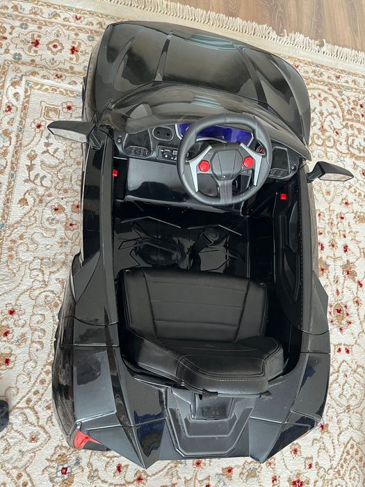 Машинка детская черного цвета