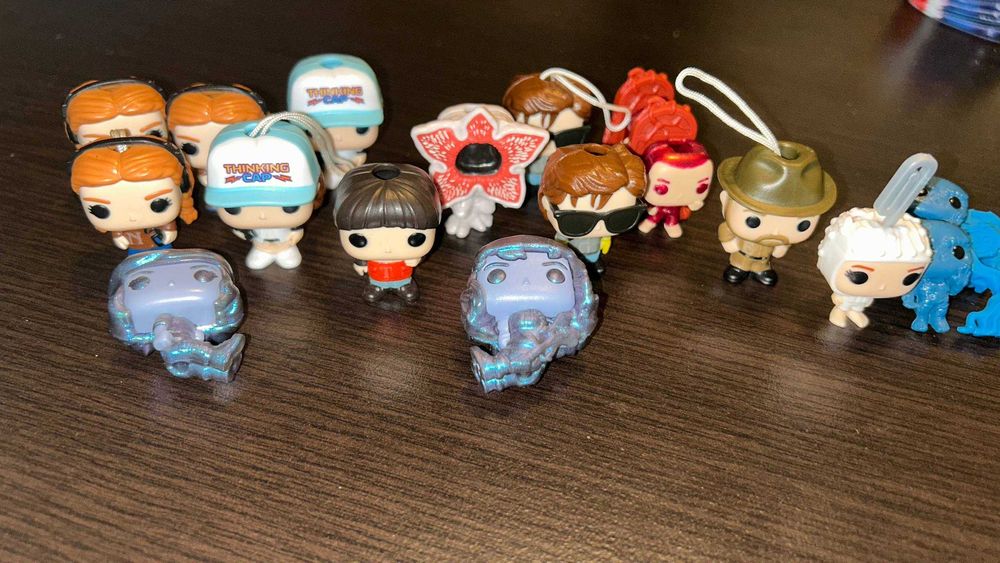 Stranger things Kinder joy продавам или разменявам